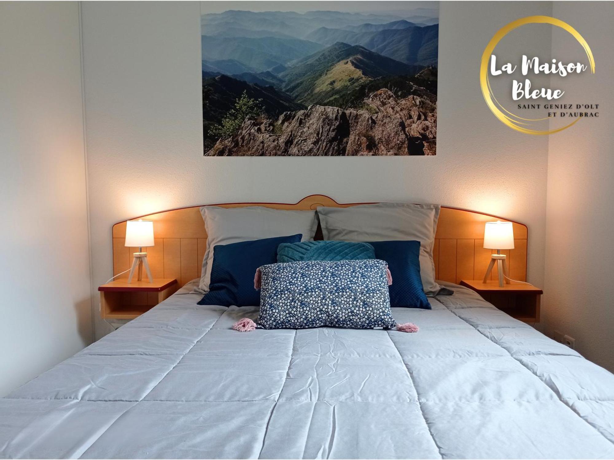 La Maison Bleue, Village Vacances, Piscine, Parking Saint-Geniez-dʼOlt 외부 사진