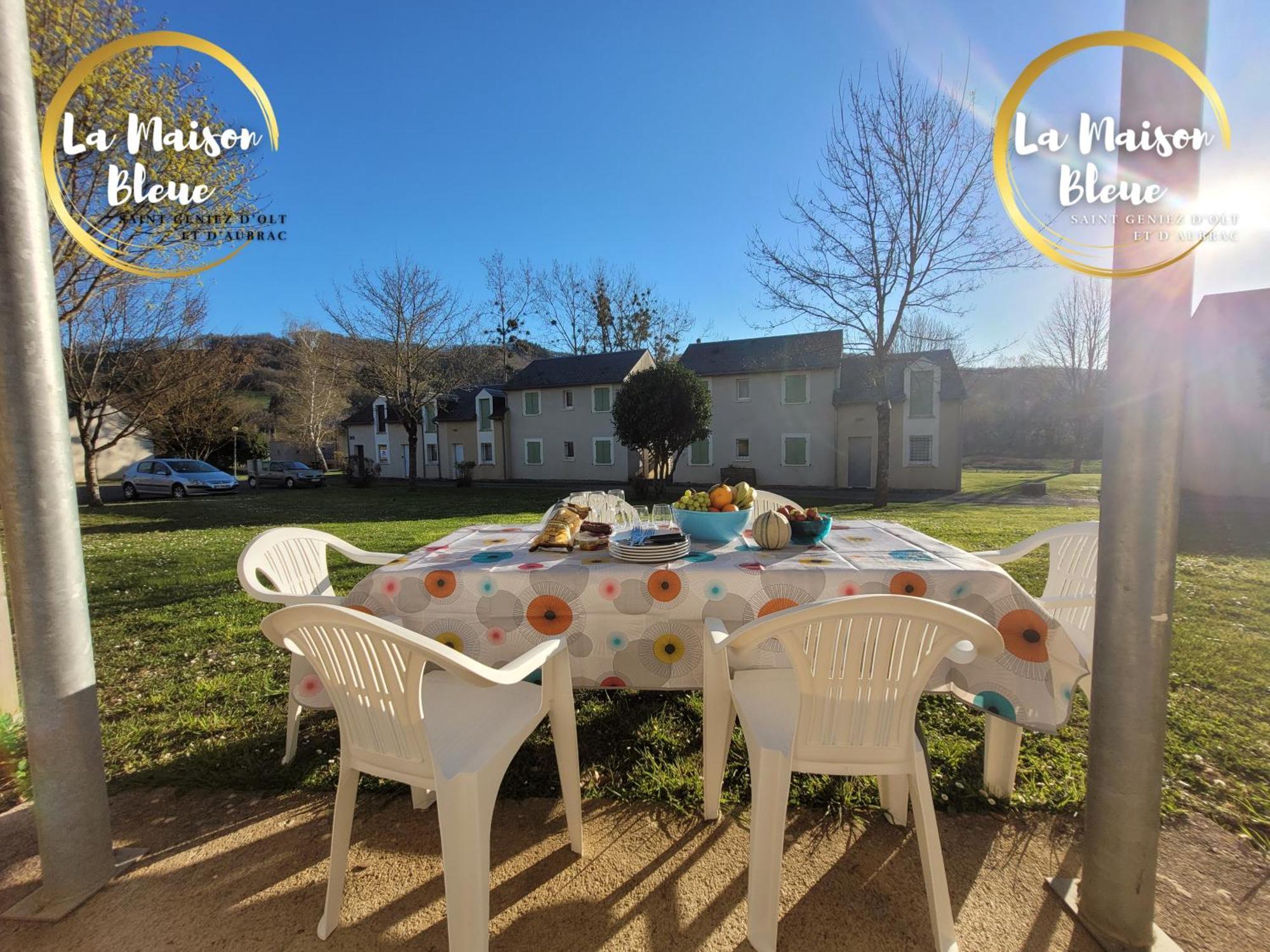 La Maison Bleue, Village Vacances, Piscine, Parking Saint-Geniez-dʼOlt 외부 사진