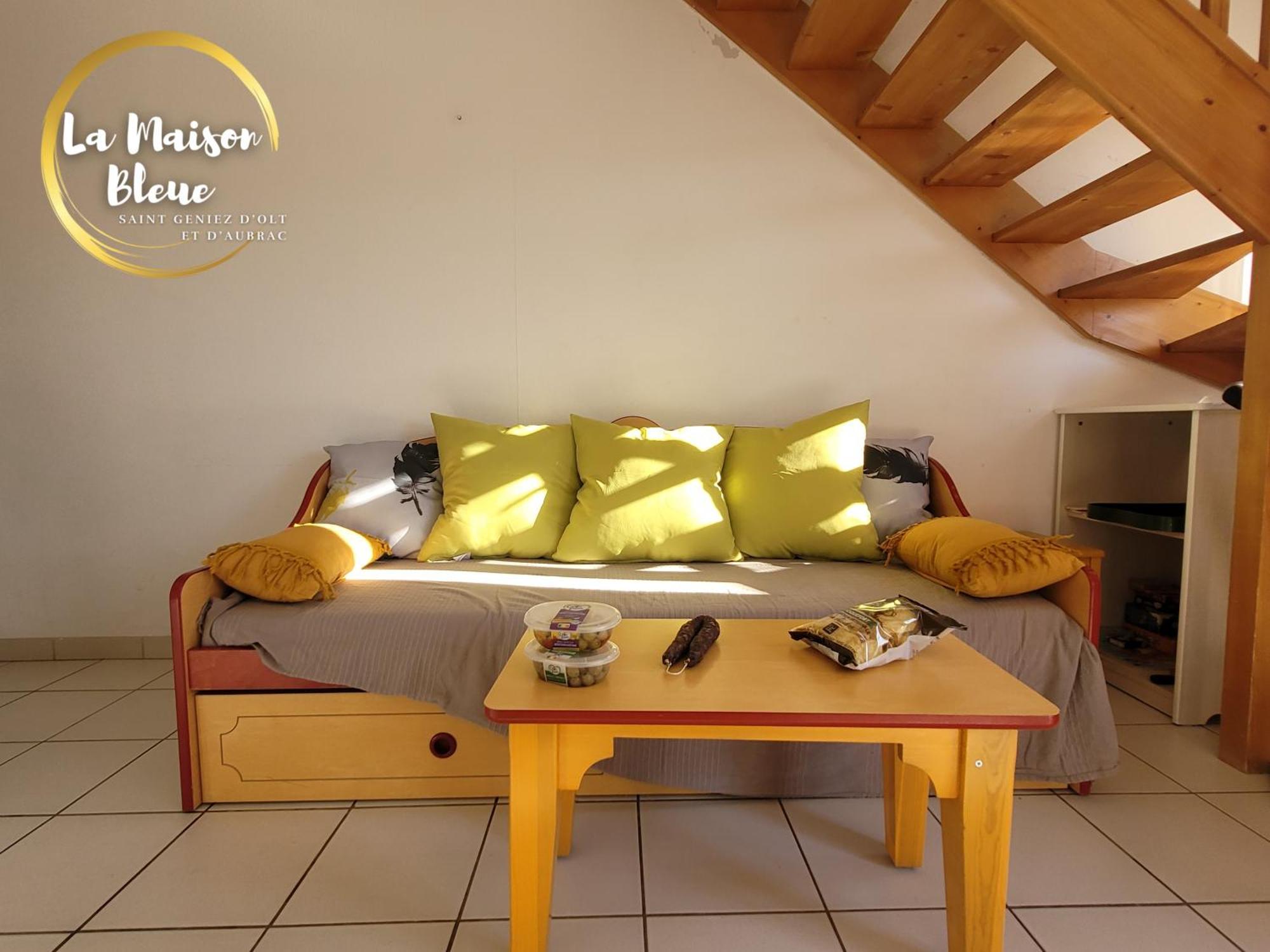 La Maison Bleue, Village Vacances, Piscine, Parking Saint-Geniez-dʼOlt 외부 사진
