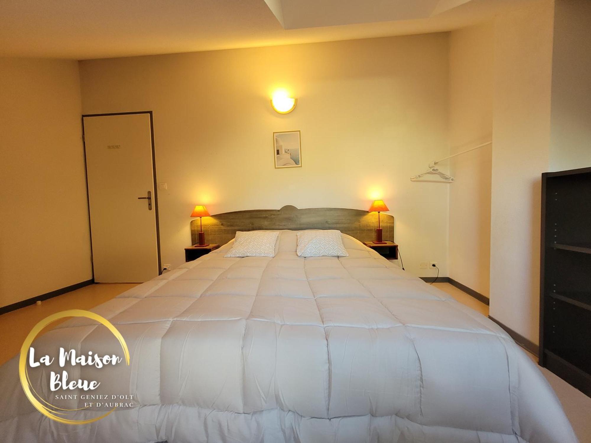 La Maison Bleue, Village Vacances, Piscine, Parking Saint-Geniez-dʼOlt 외부 사진