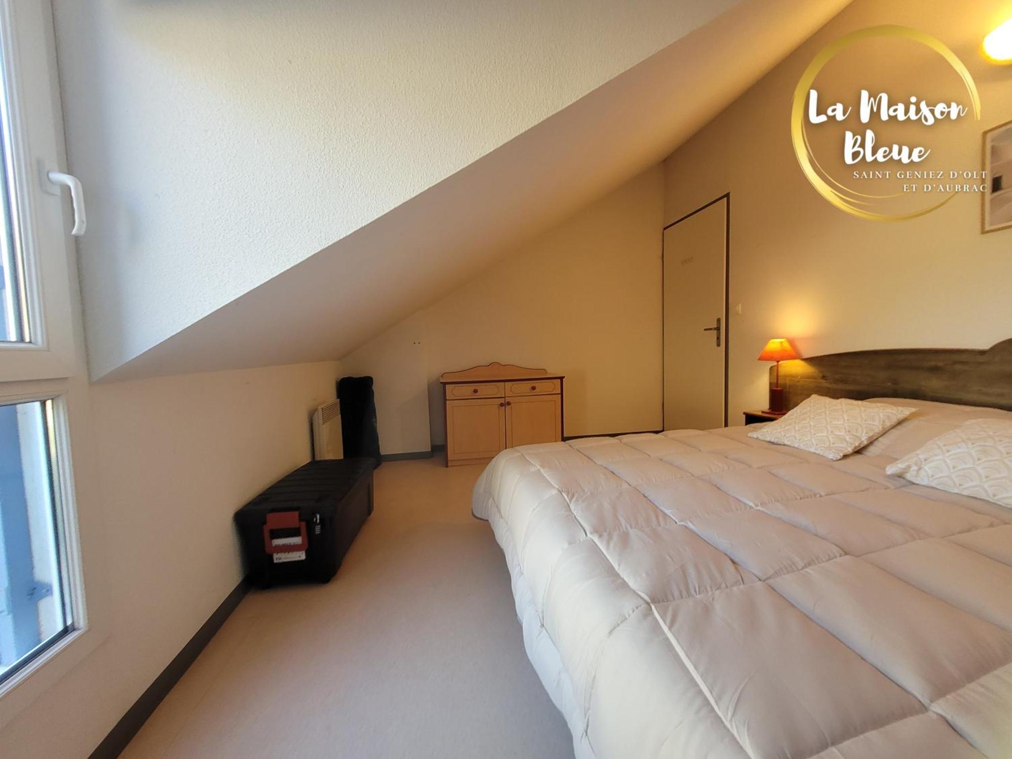 La Maison Bleue, Village Vacances, Piscine, Parking Saint-Geniez-dʼOlt 외부 사진