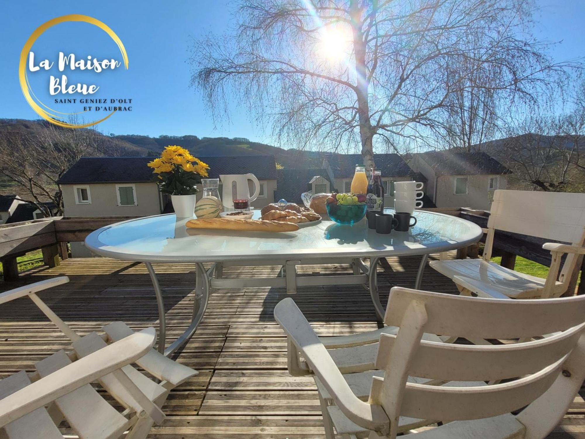 La Maison Bleue, Village Vacances, Piscine, Parking Saint-Geniez-dʼOlt 외부 사진