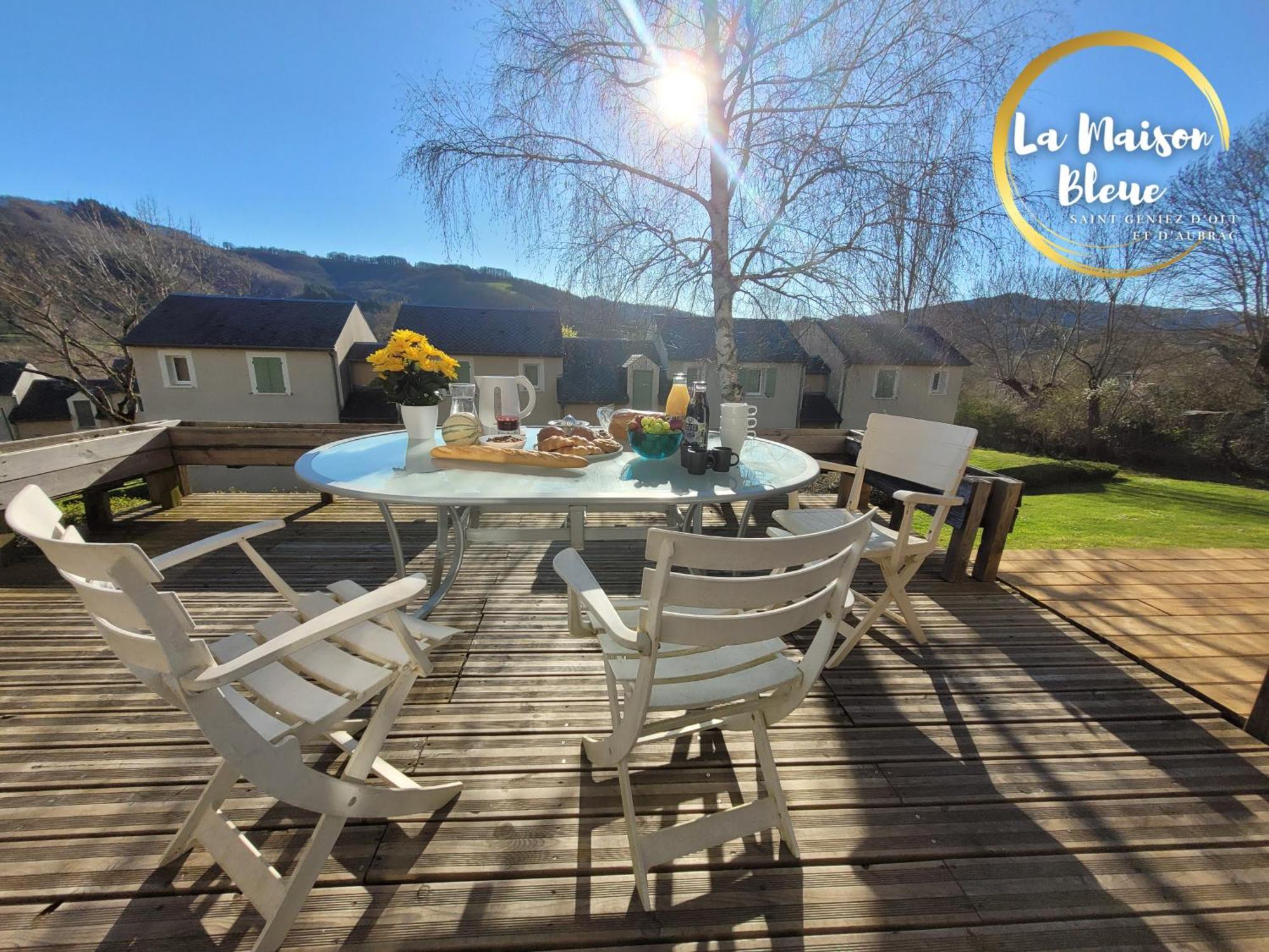 La Maison Bleue, Village Vacances, Piscine, Parking Saint-Geniez-dʼOlt 외부 사진